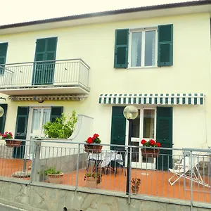 la-casa-gialla-moneglia.hotelitalianriviera.com/